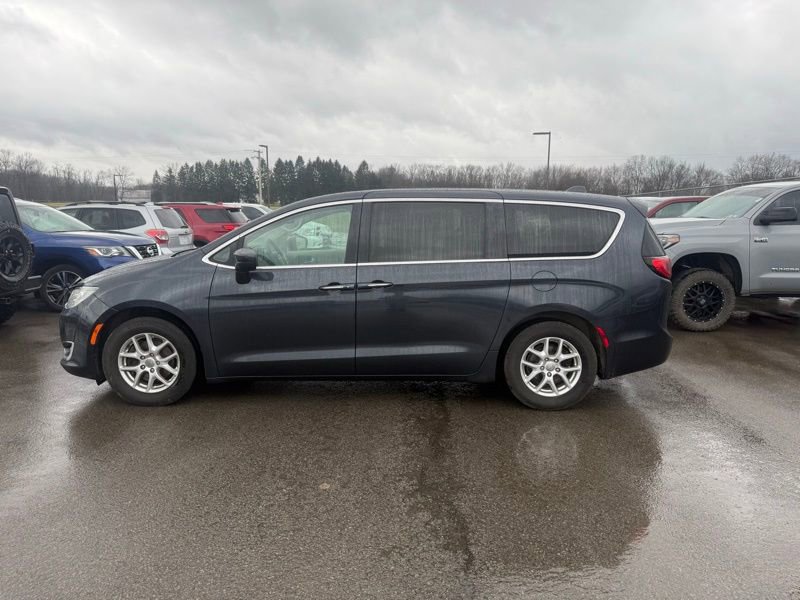 Used 2020 Chrysler Pacifica Touring w/ Cold Weather Group image 9
