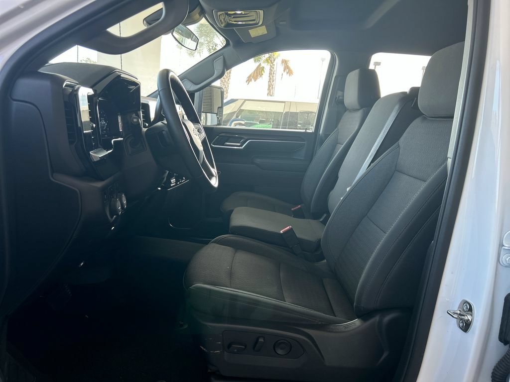 Used 2025 Chevrolet Silverado 2500 LT w/ Convenience Package AWD/4WD image 9