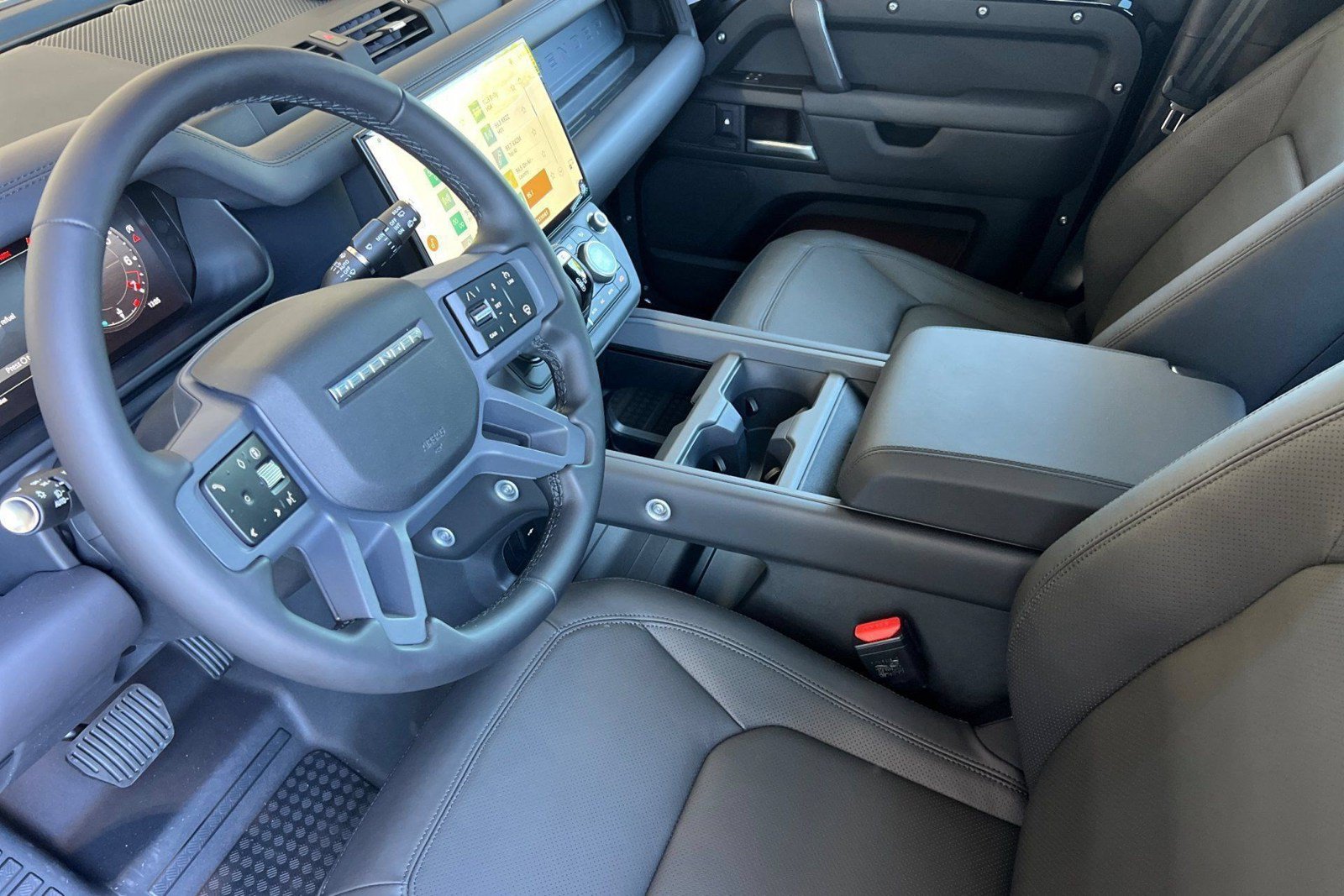 New 2026 Land Rover Defender 130 X-Dynamic SE AWD/4WD image 4