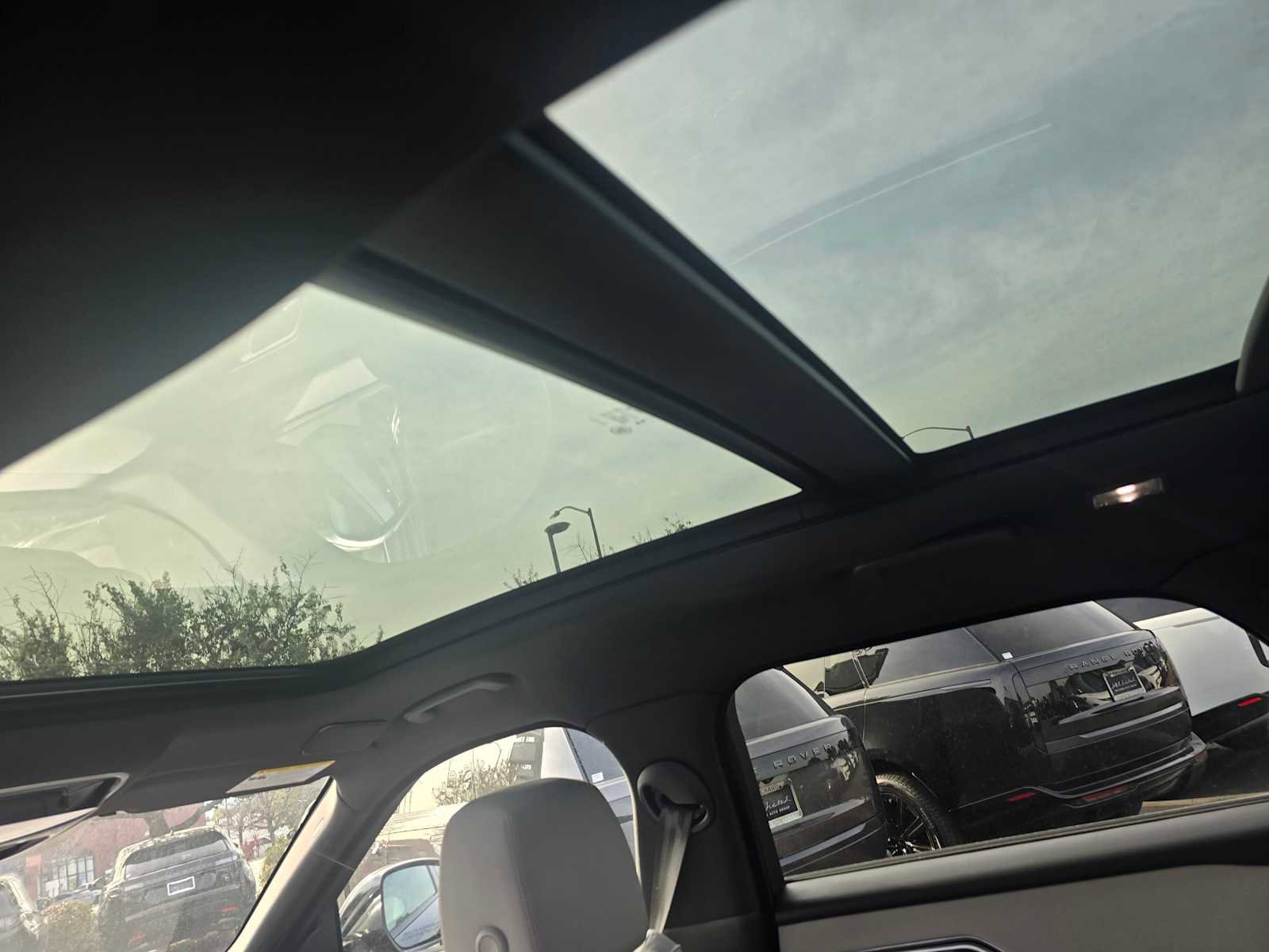 New 2026 Land Rover Range Rover Velar Dynamic SE image 21