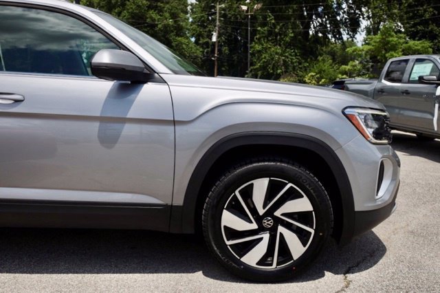 Used 2024 Volkswagen Atlas SE AWD/4WD image 15