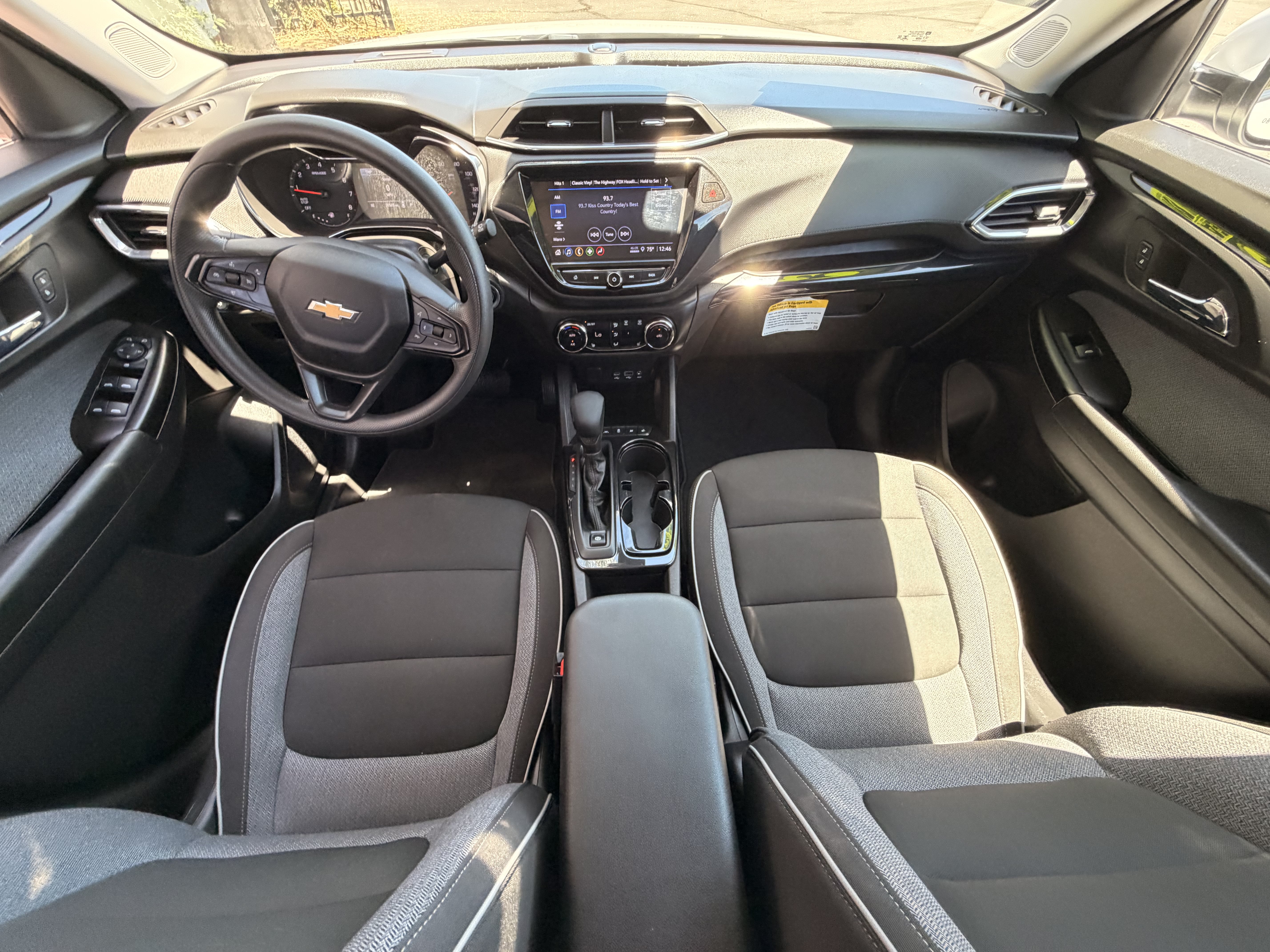 Used 2023 Chevrolet TrailBlazer LT w/ Convenience Package FWD image 11