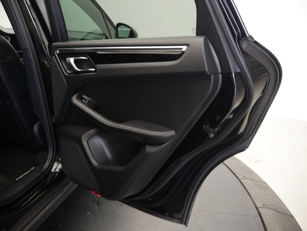 Certified 2023 Porsche Macan Turbo AWD/4WD image 25