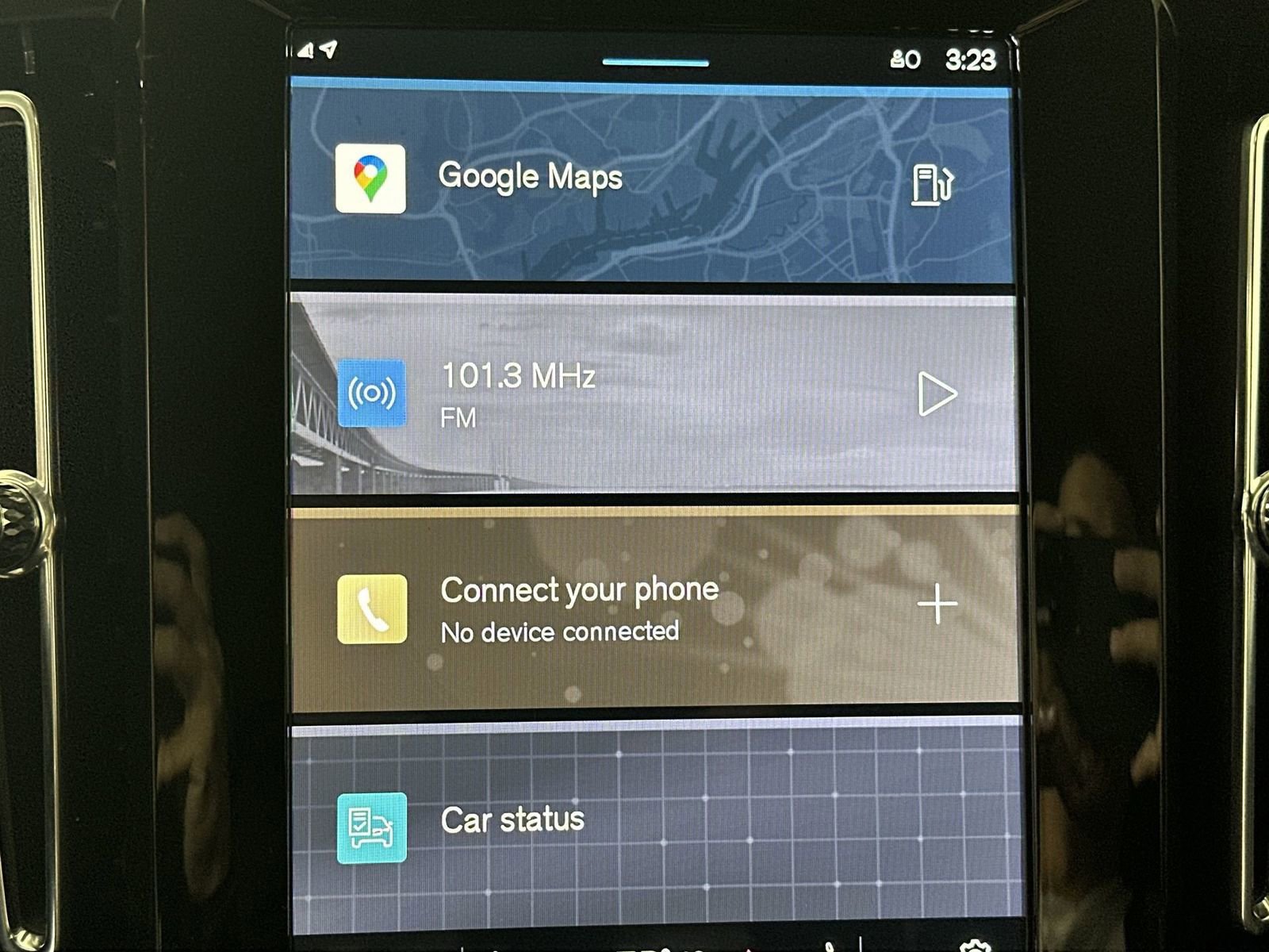 Used 2025 Volvo XC40 B5 Plus image 18