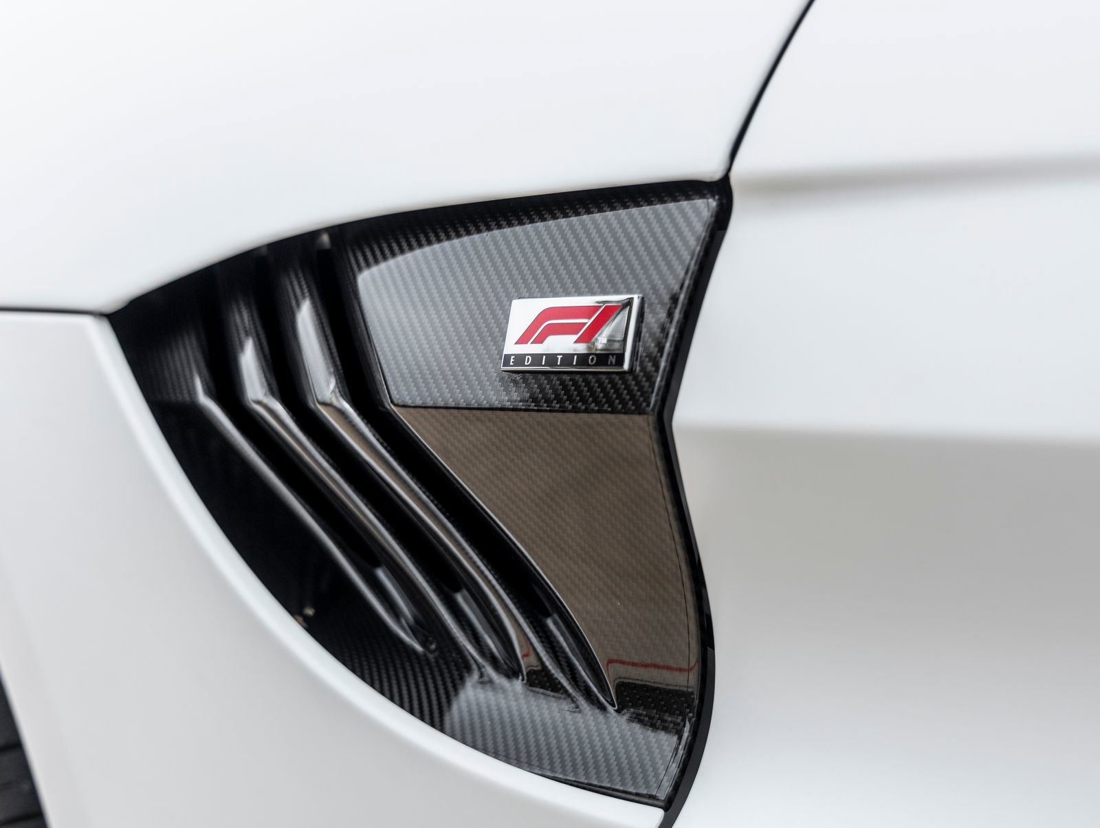 Used 2023 Aston Martin V8 Vantage Roadster RWD image 16