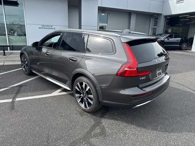 Used 2024 Volvo V60 B5 Cross Country Ultimate AWD/4WD image 3