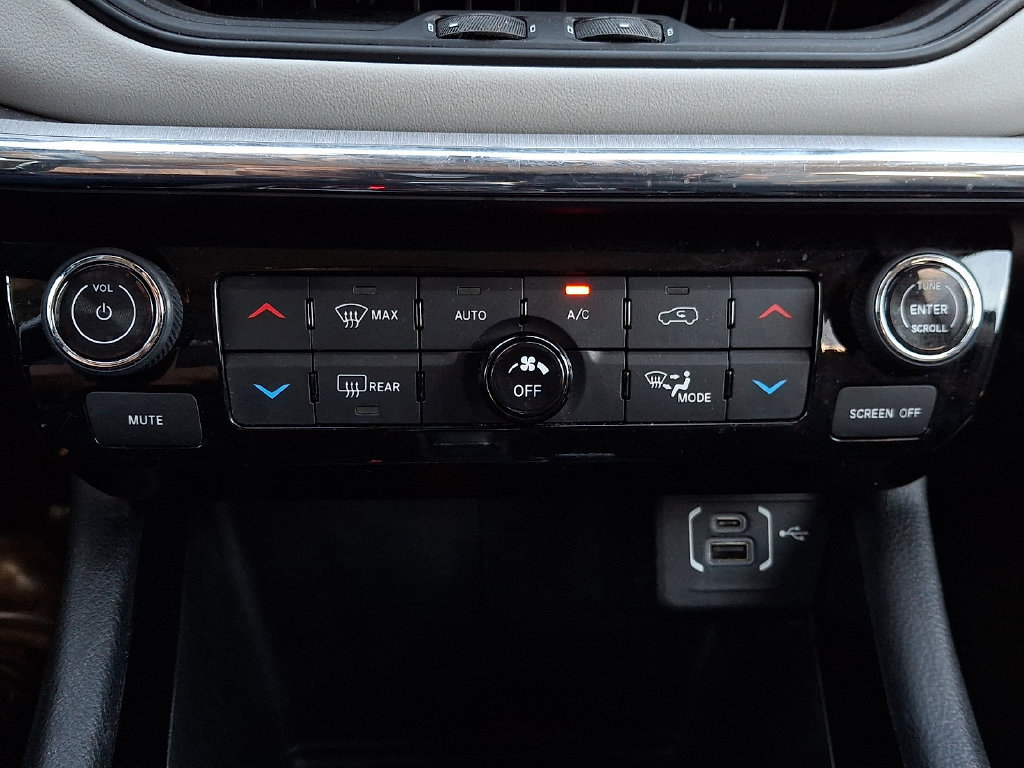 Used 2022 Jeep Compass Limited AWD/4WD image 19