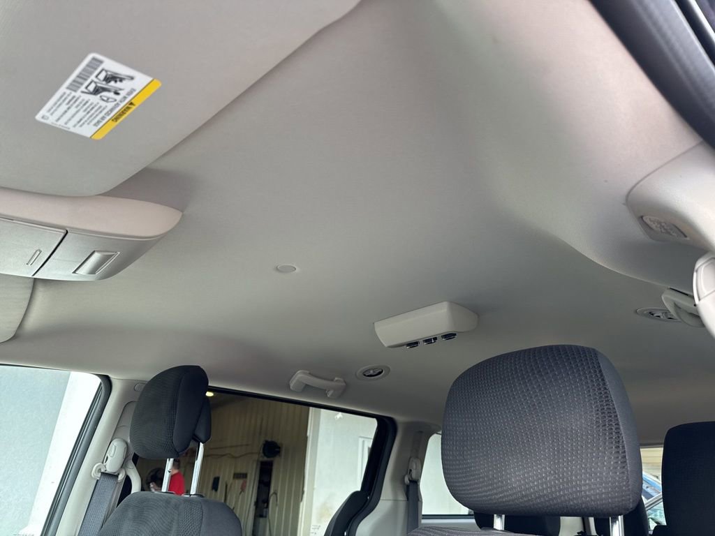 Used 2019 Dodge Grand Caravan SE w/ UConnect Hands-Free Group image 27