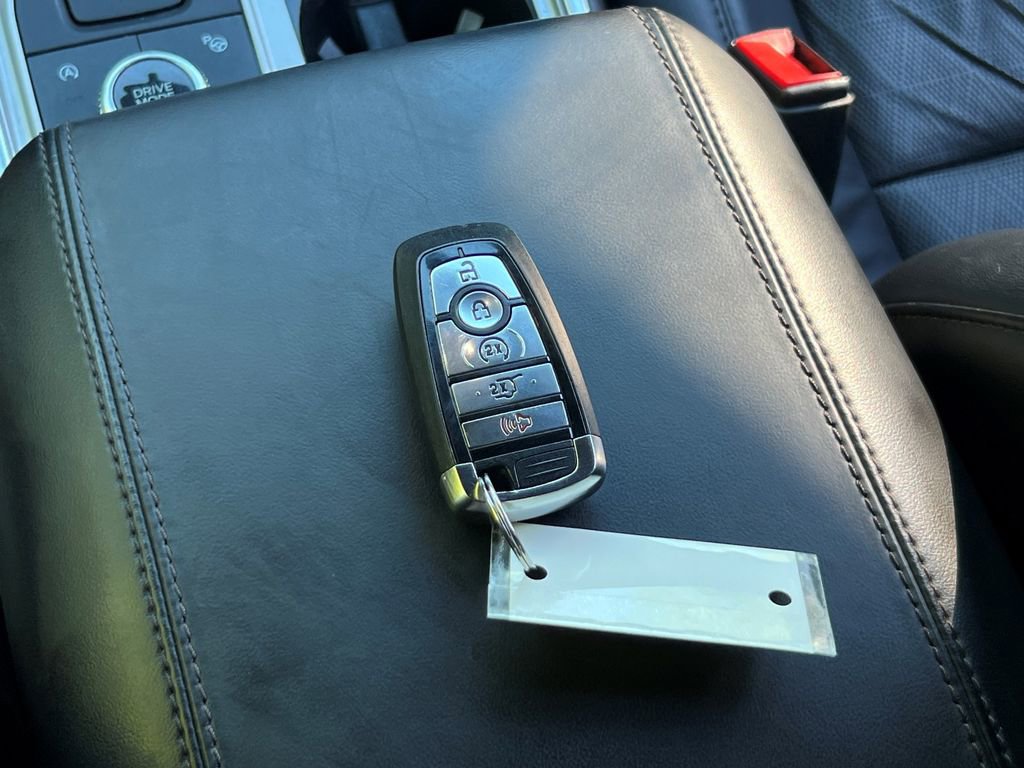 Used 2024 Ford Explorer Platinum w/ Technology Package AWD/4WD image 28