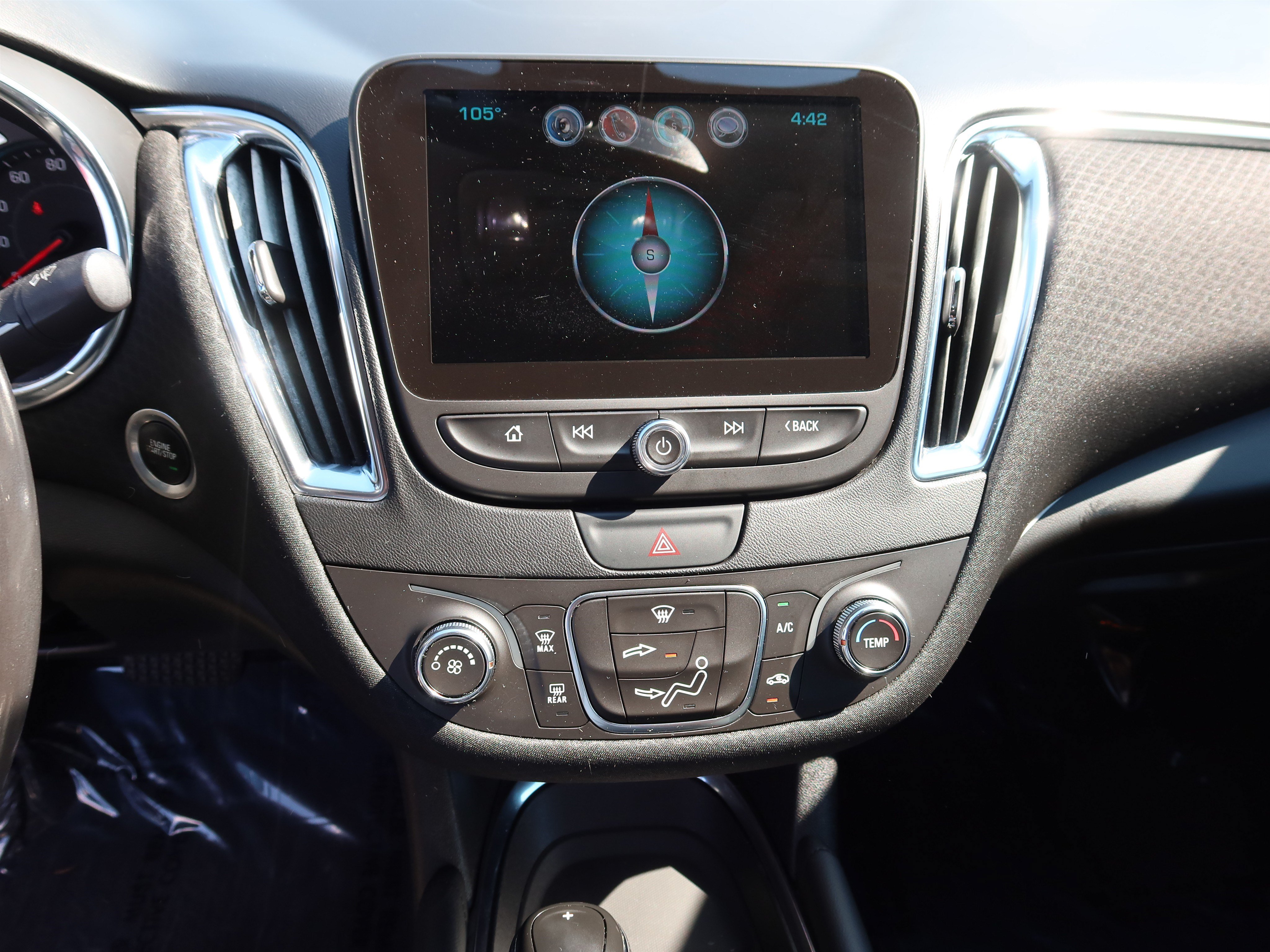 Used 2018 Chevrolet Malibu LT FWD image 17
