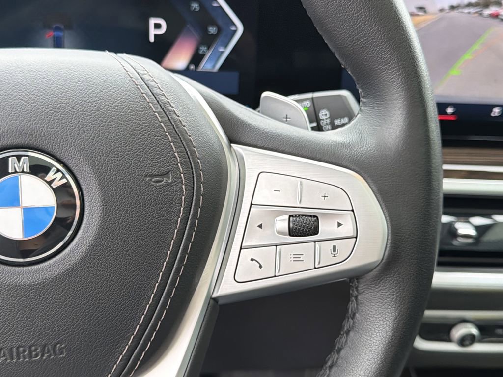 Used 2025 BMW X7 xDrive40i w/ Premium Package image 29