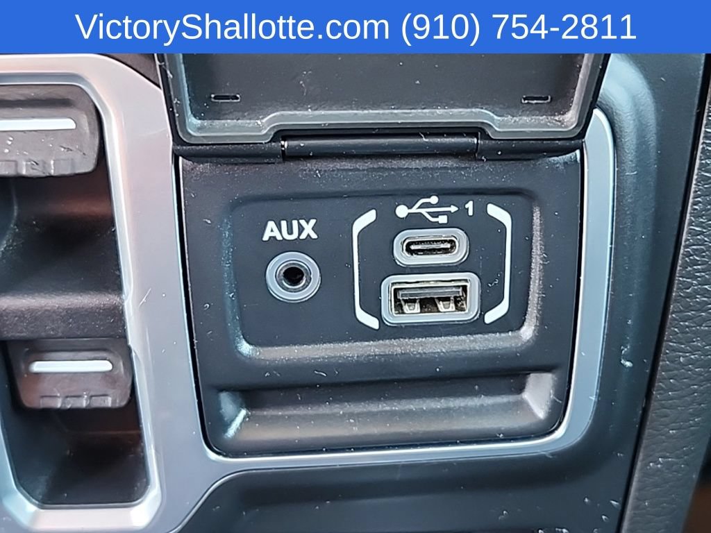 Used 2018 Jeep Wrangler Unlimited Sahara AWD/4WD image 10