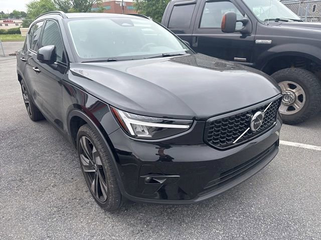 Used 2024 Volvo XC40 B5 Plus w/ Climate Package AWD/4WD image 5
