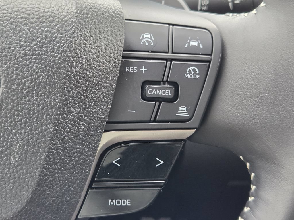 Used 2025 Toyota Camry SE w/ Convenience Package FWD image 23