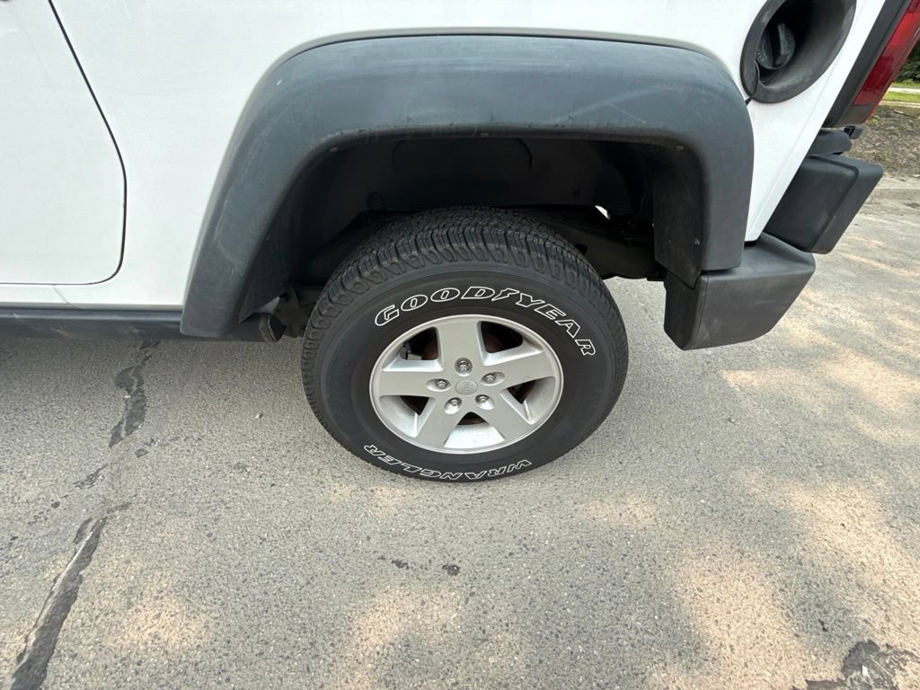 Used 2013 Jeep Wrangler Sport w/ Connectivity Group AWD/4WD image 4