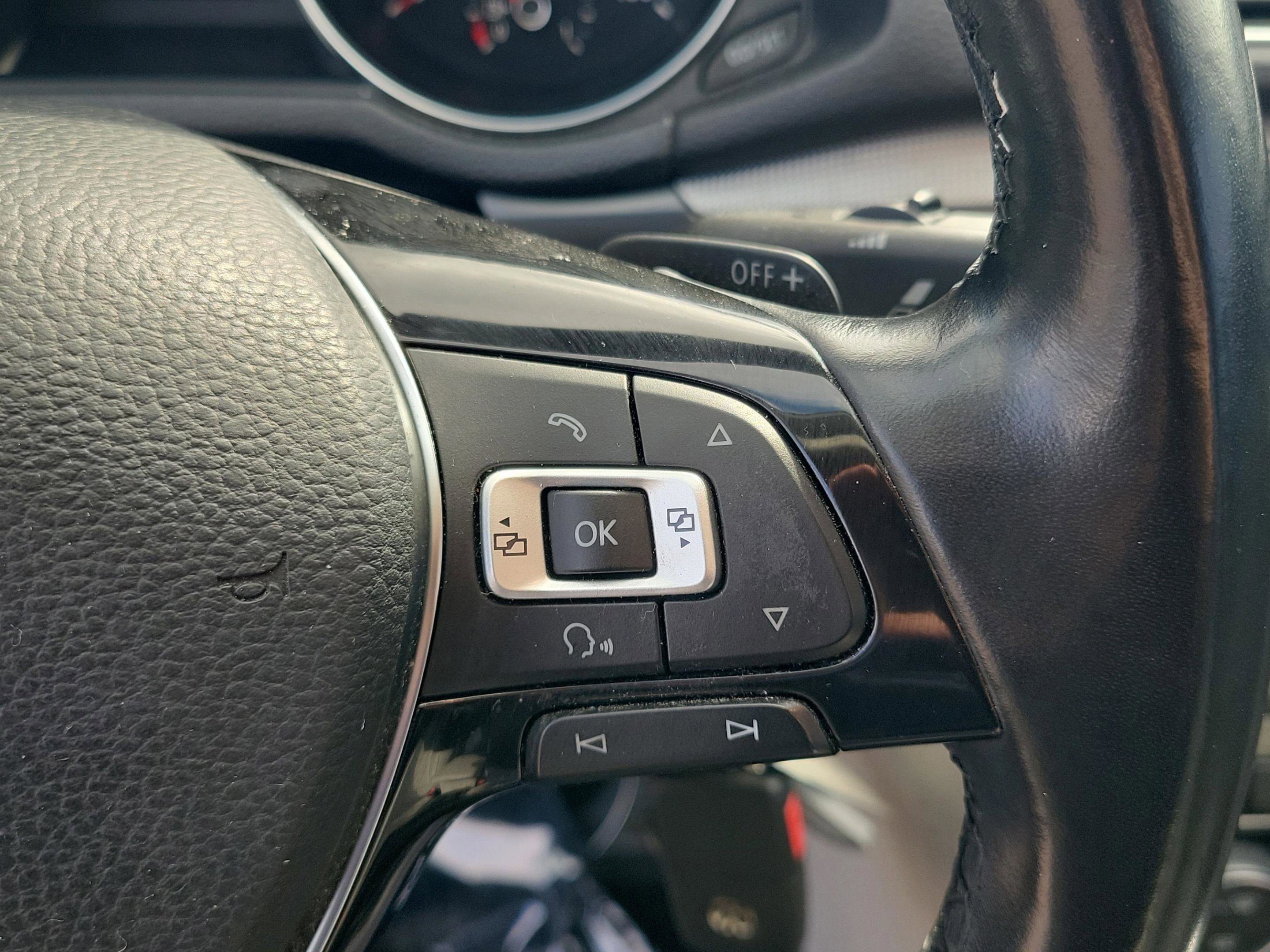 Used 2018 Volkswagen Passat 2.0T R-Line w/ R-Line Lighting Package image 24