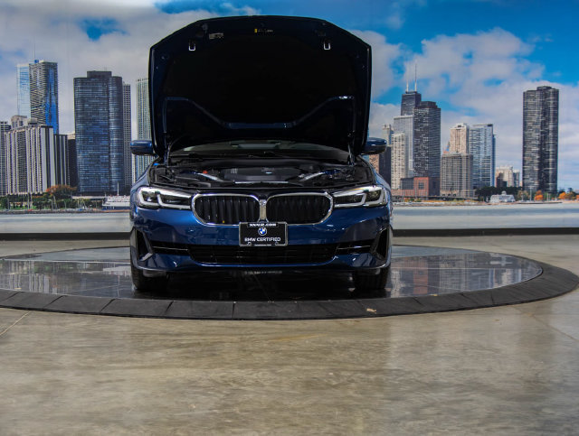 Used 2023 BMW 540i xDrive w/ Premium Package AWD/4WD image 4
