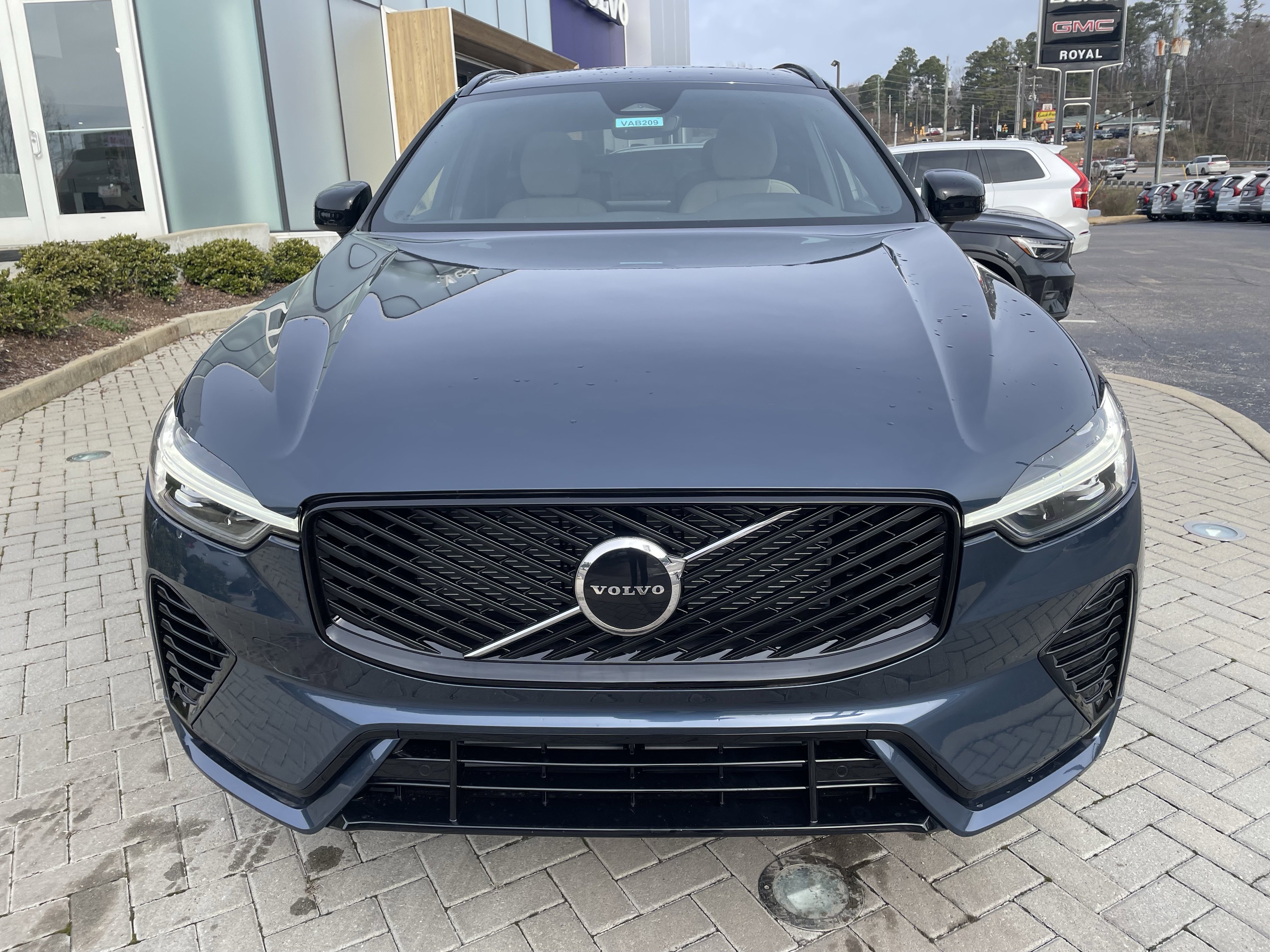 New 2026 Volvo XC60 T8 Core image 2