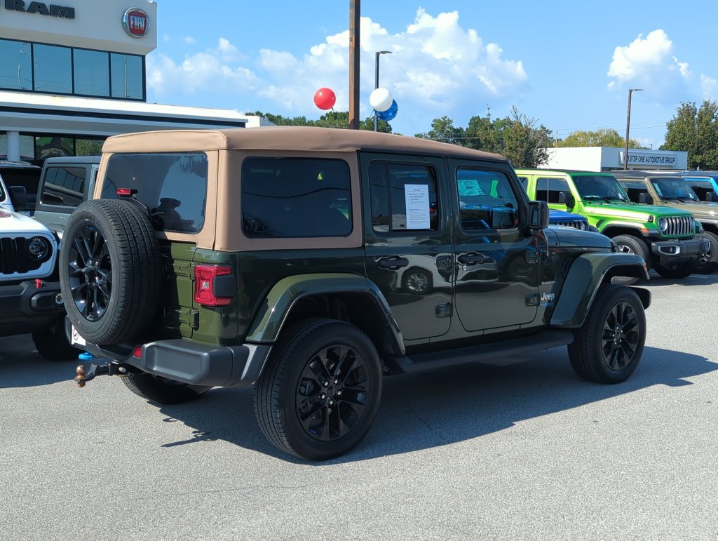 Used 2022 Jeep Wrangler Unlimited Sahara AWD/4WD image 6