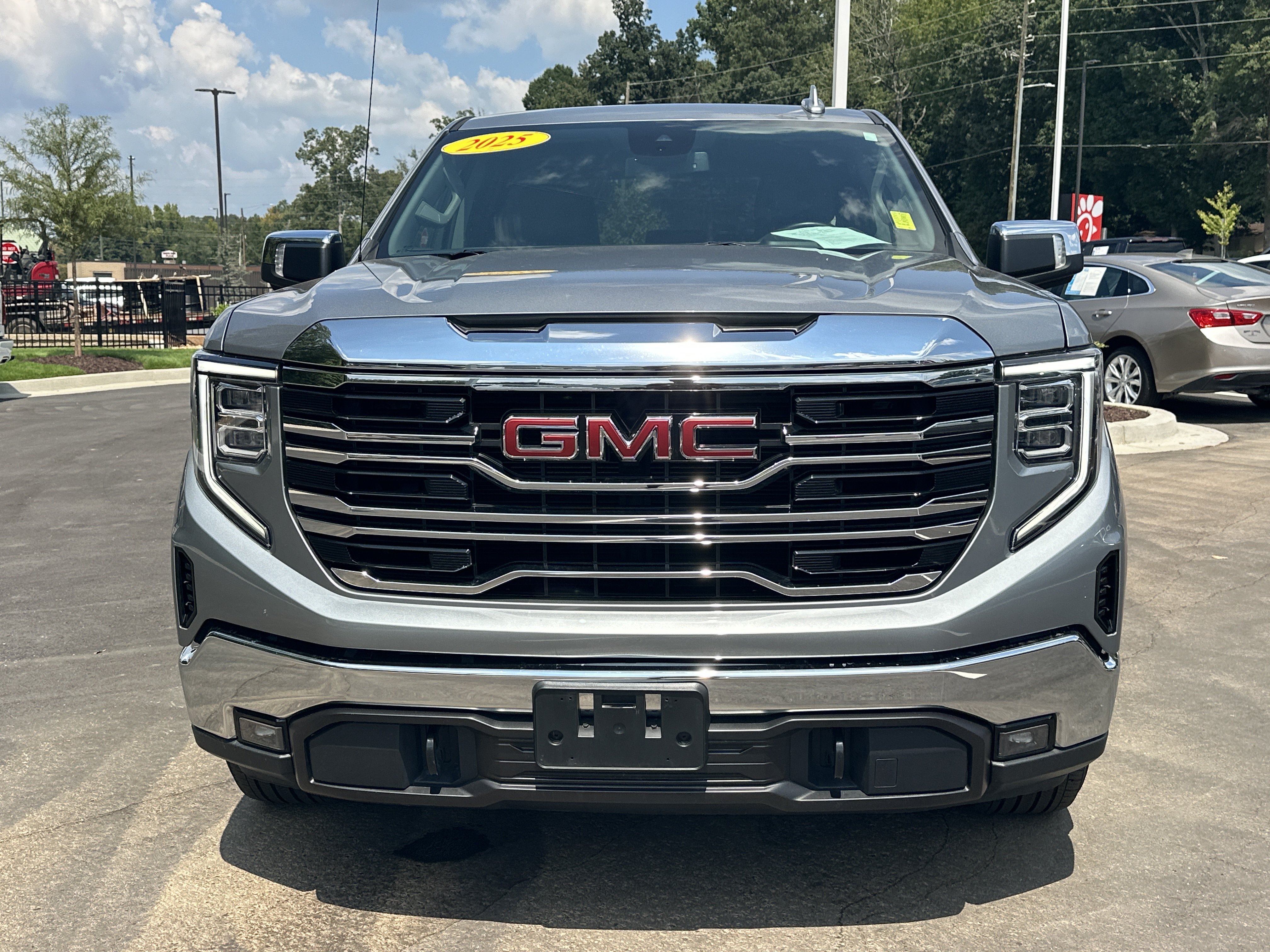 Used 2025 GMC Sierra 1500 SLT AWD/4WD image 3