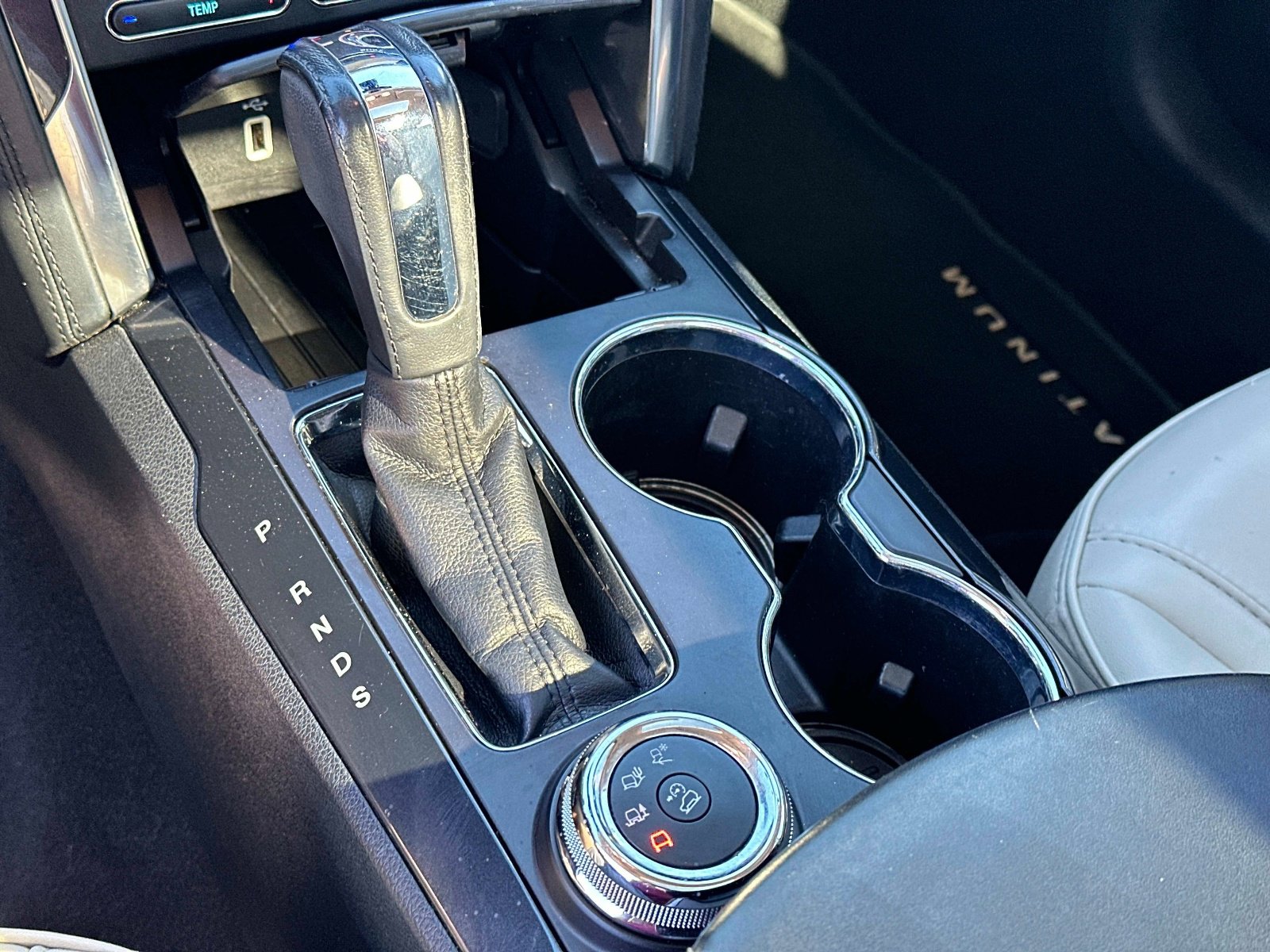 Used 2018 Ford Explorer Platinum image 25