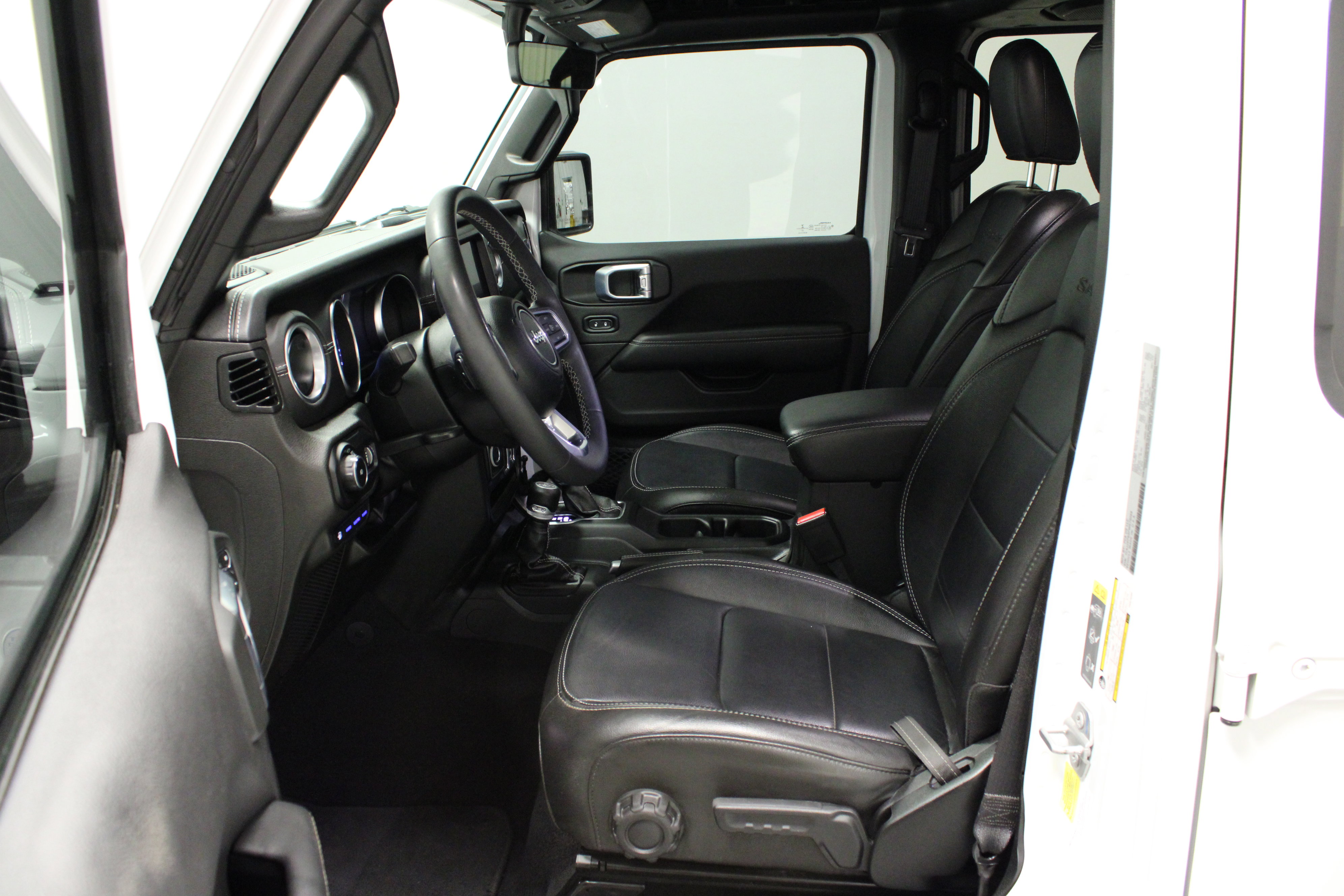 Used 2023 Jeep Wrangler Sahara image 17