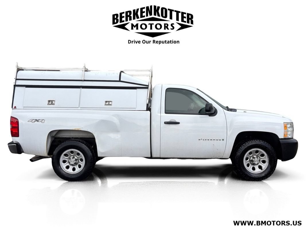 Used 2009 Chevrolet Silverado 1500 W/T AWD/4WD image 2