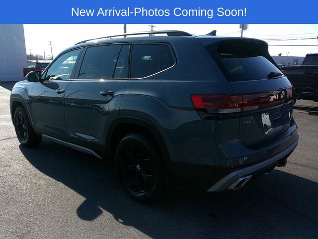 Used 2024 Volkswagen Atlas Peak Edition SEL AWD/4WD image 5
