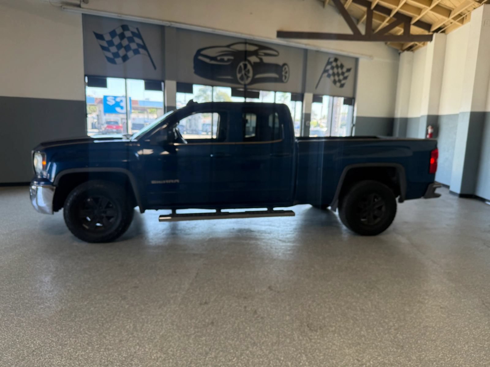 Used 2017 GMC Sierra 1500 SLE w/ SLE Value Package AWD/4WD image 4