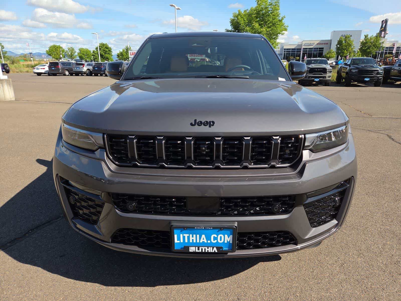 New 2026 Jeep Grand Cherokee Summit AWD/4WD image 14