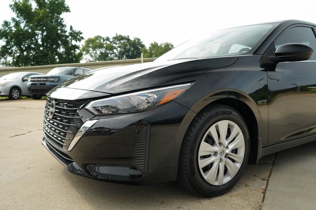 Used 2025 Nissan Sentra S w/ Lighting Package FWD image 17