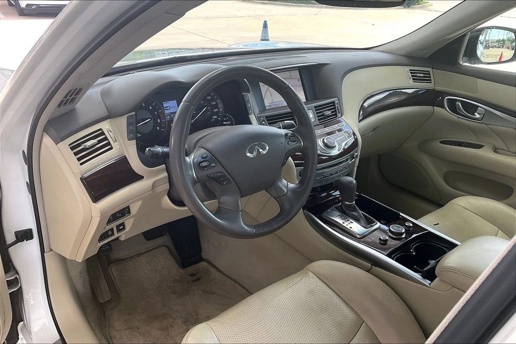 Used 2015 INFINITI Q70 3.7 w/ Technology Package RWD image 12