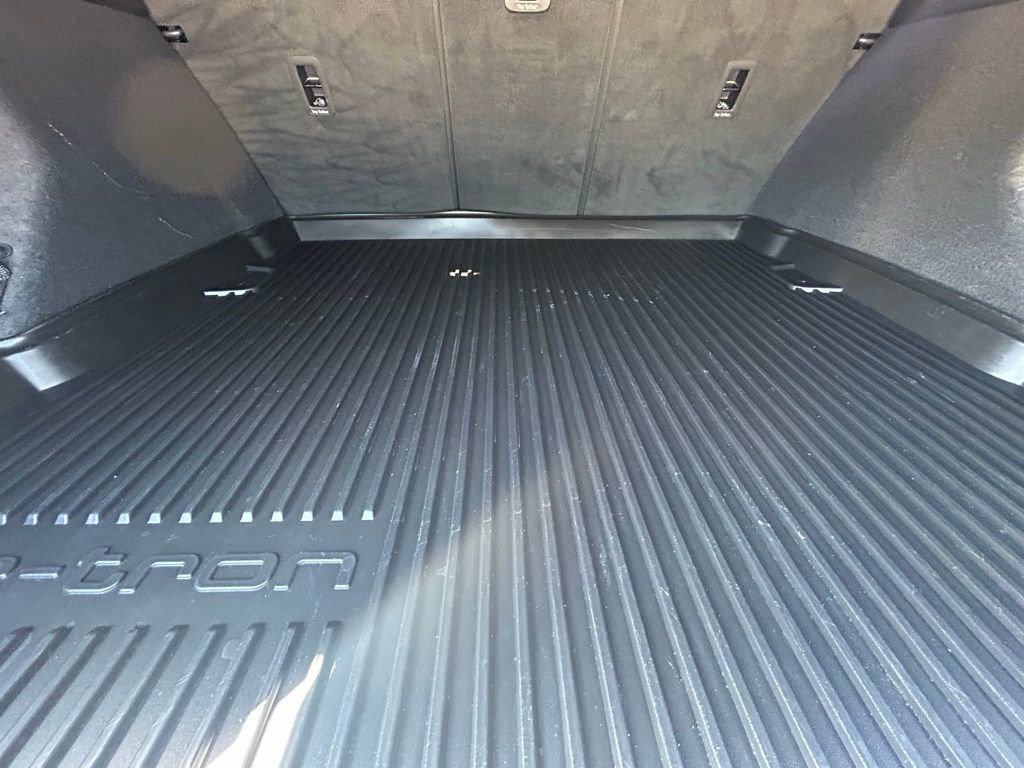 Used 2024 Audi Q8 e-tron Premium Plus w/ Premium Plus Package AWD/4WD image 45