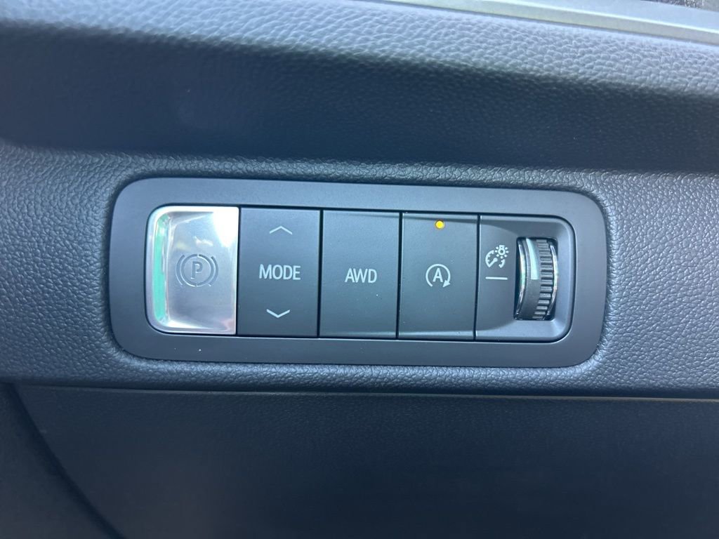 Used 2026 Chevrolet Traverse LT image 25