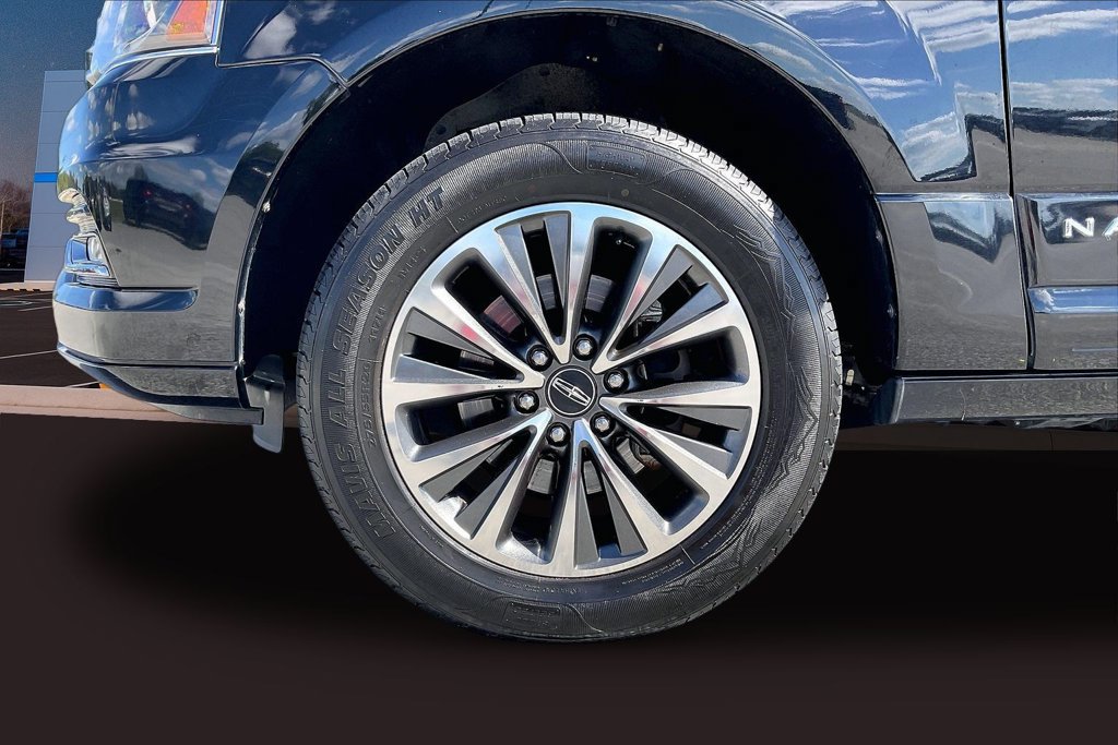 Used 2016 Lincoln Navigator L Select RWD image 39