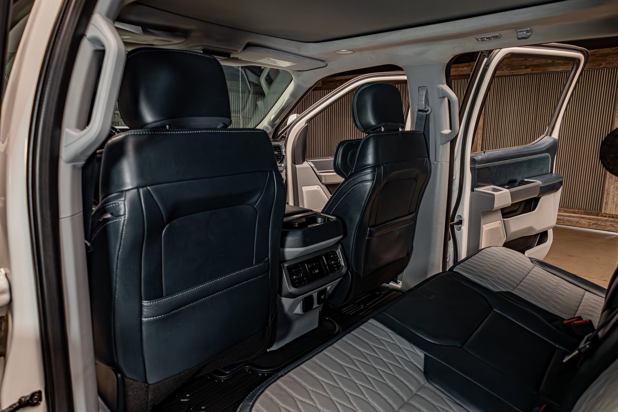 Used 2023 Ford F350 Limited w/ FX4 Off-Road Package image 25