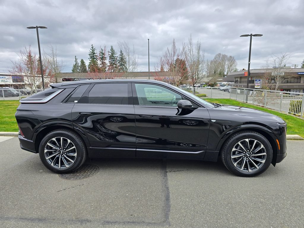 Used 2026 Cadillac Lyriq Premium Sport AWD/4WD image 6