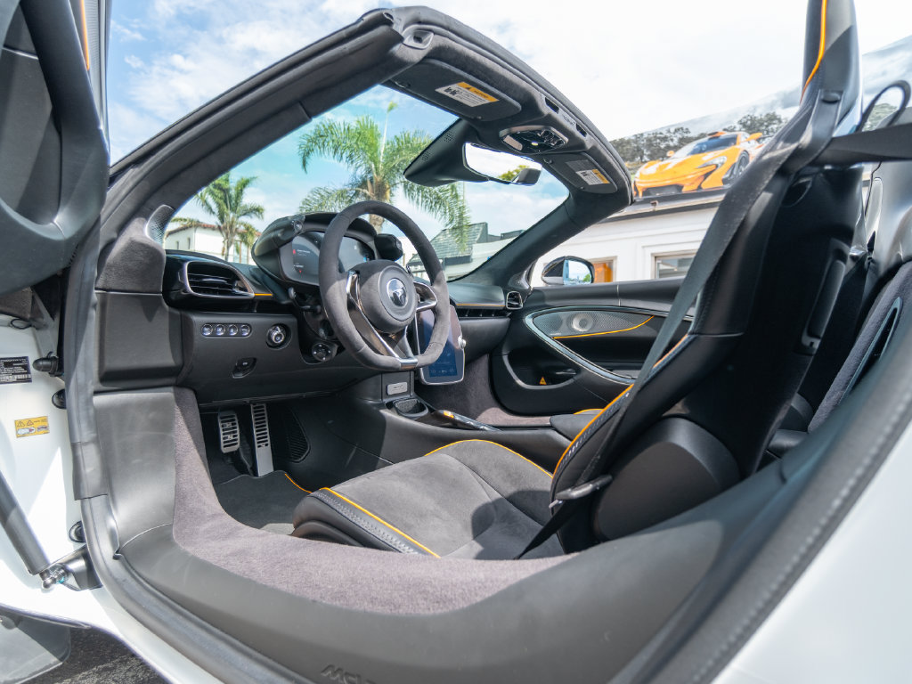 Used 2025 McLaren Artura Spider RWD image 8