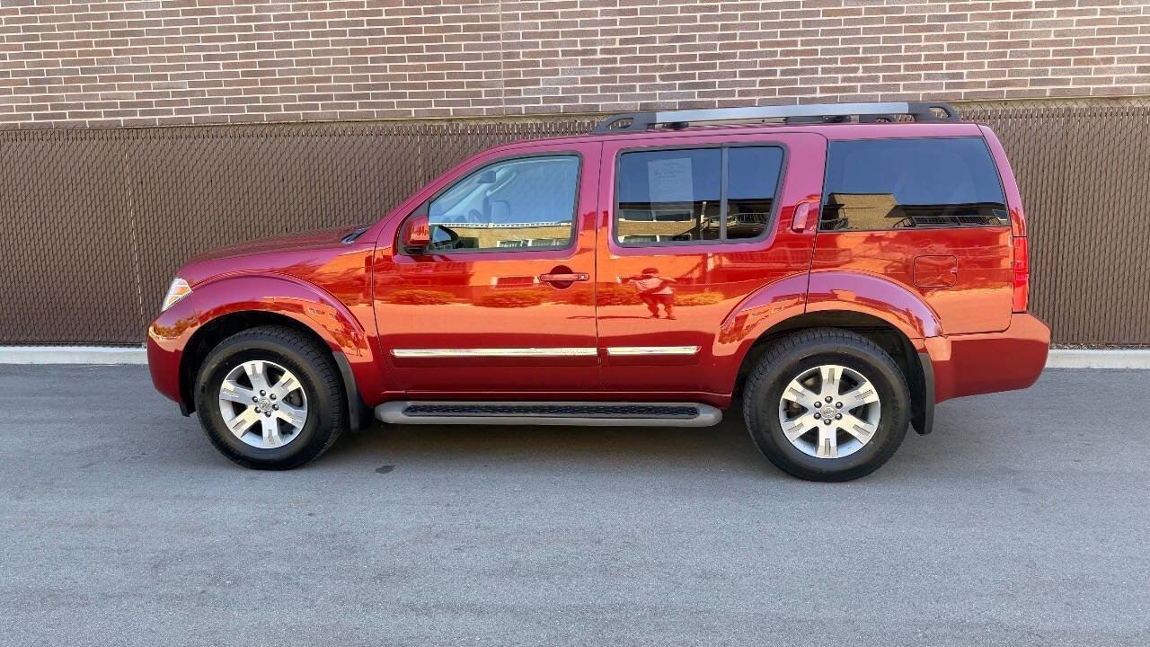 Used 2008 Nissan Pathfinder LE AWD/4WD image 7