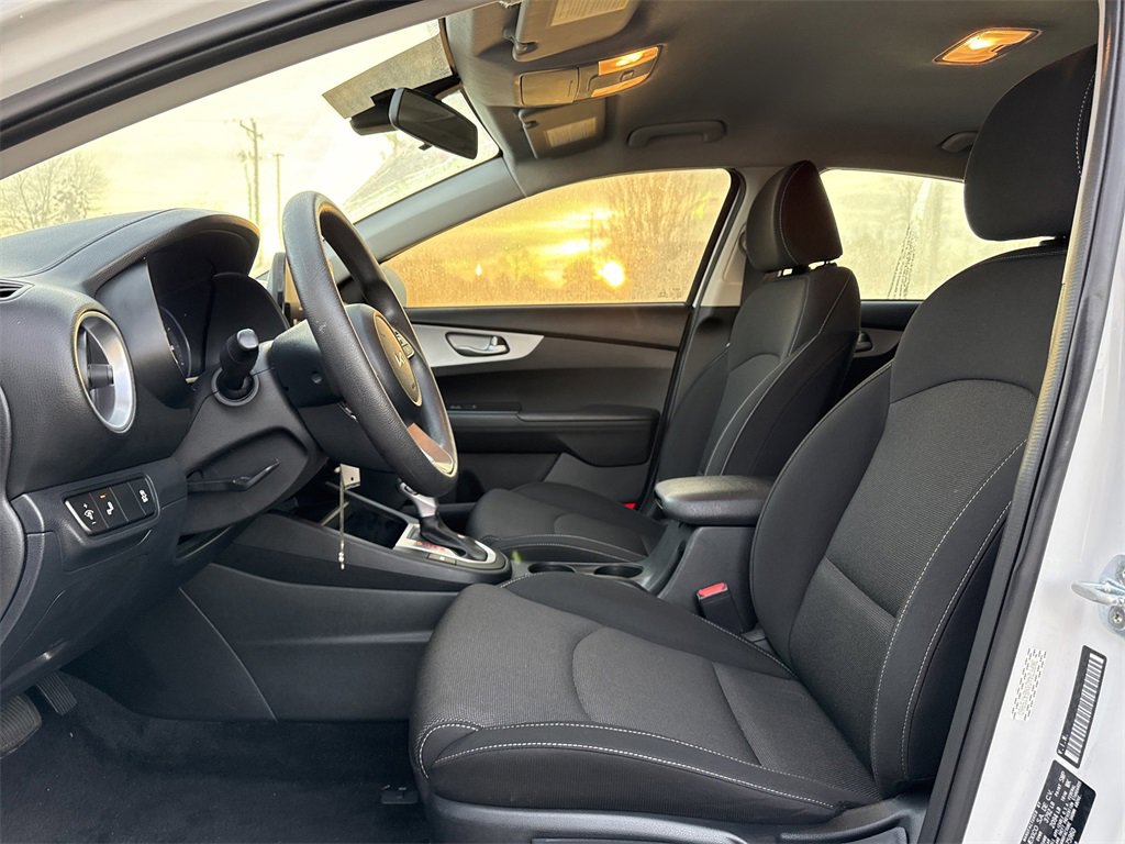 Used 2022 Kia Forte LXS w/ LXS Technology Package image 16