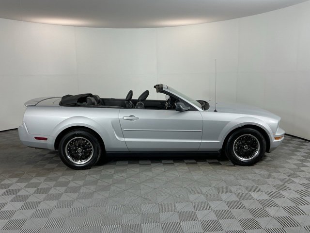 Used 2007 Ford Mustang V6 Deluxe image 4