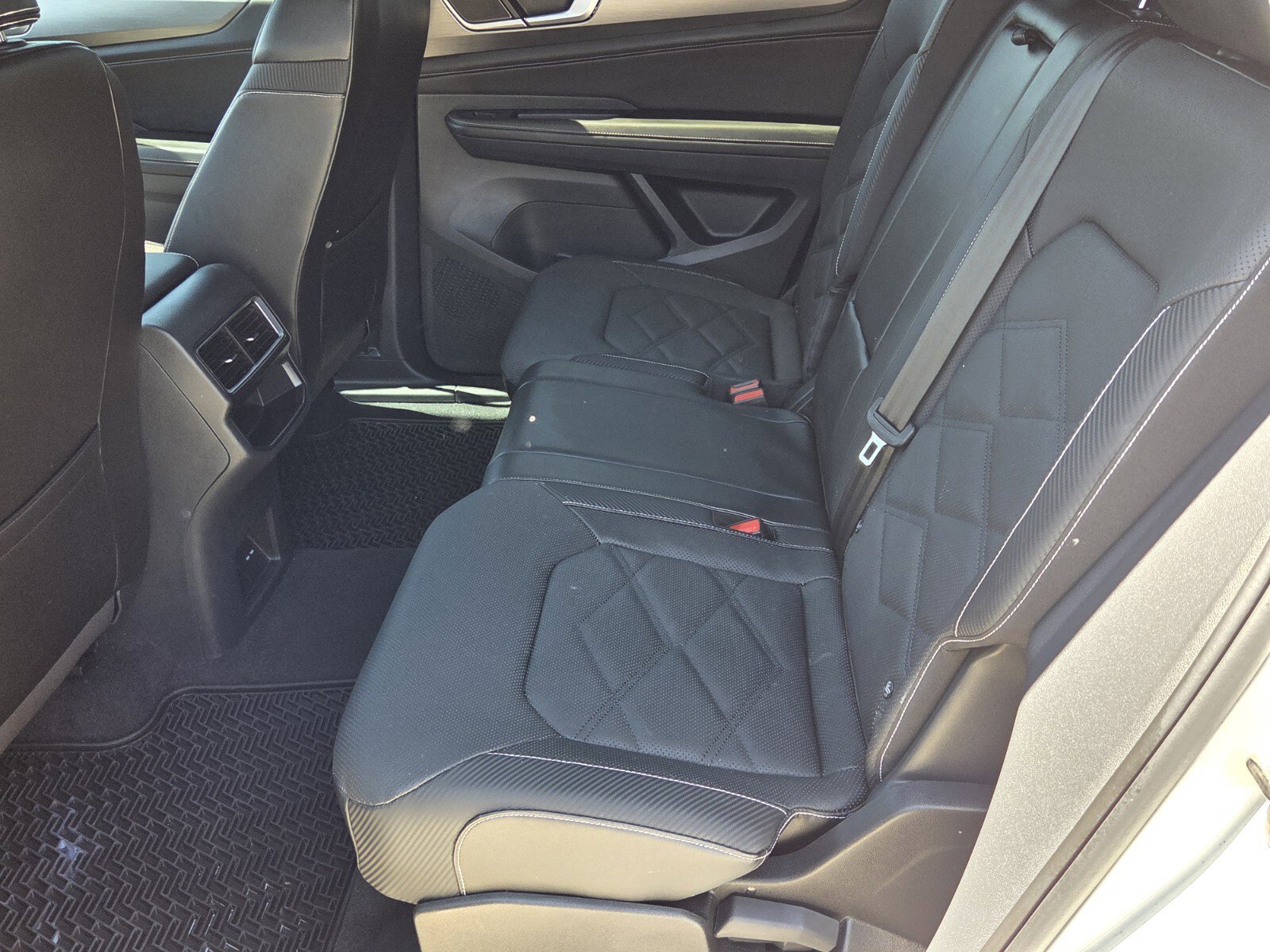 Used 2024 Volkswagen Atlas Cross Sport SE FWD image 5