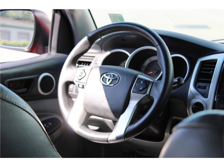 Used 2014 Toyota Tacoma 4x4 Double Cab image 30