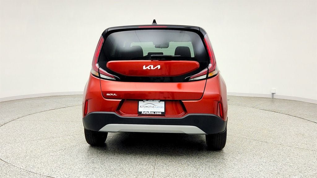 Used 2025 Kia Soul LX FWD image 6