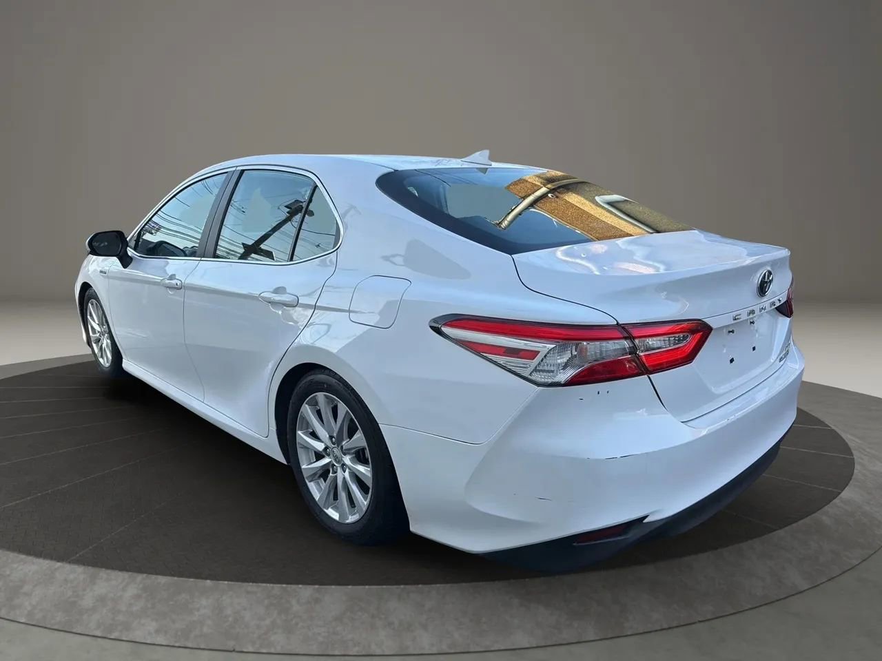 Used 2020 Toyota Camry LE image 7