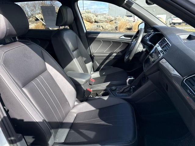 Used 2024 Volkswagen Tiguan SE R-Line image 13