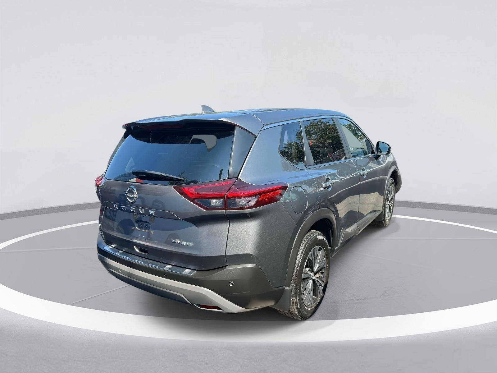 Used 2023 Nissan Rogue SV image 5