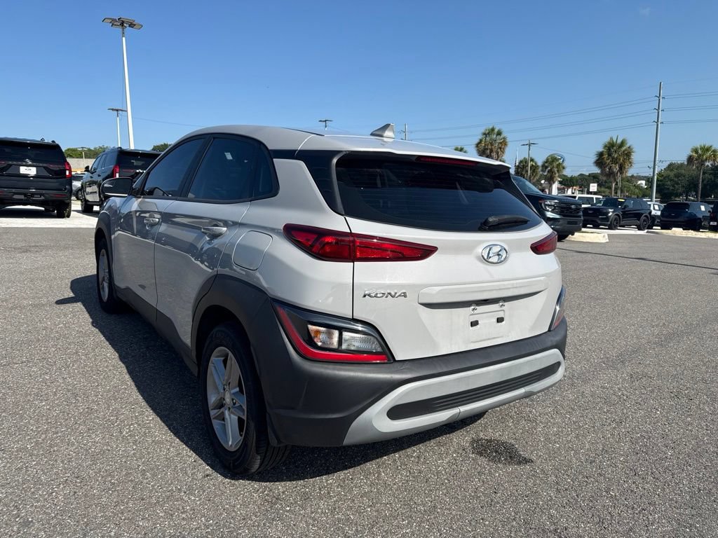 Used 2022 Hyundai Kona SE FWD image 3