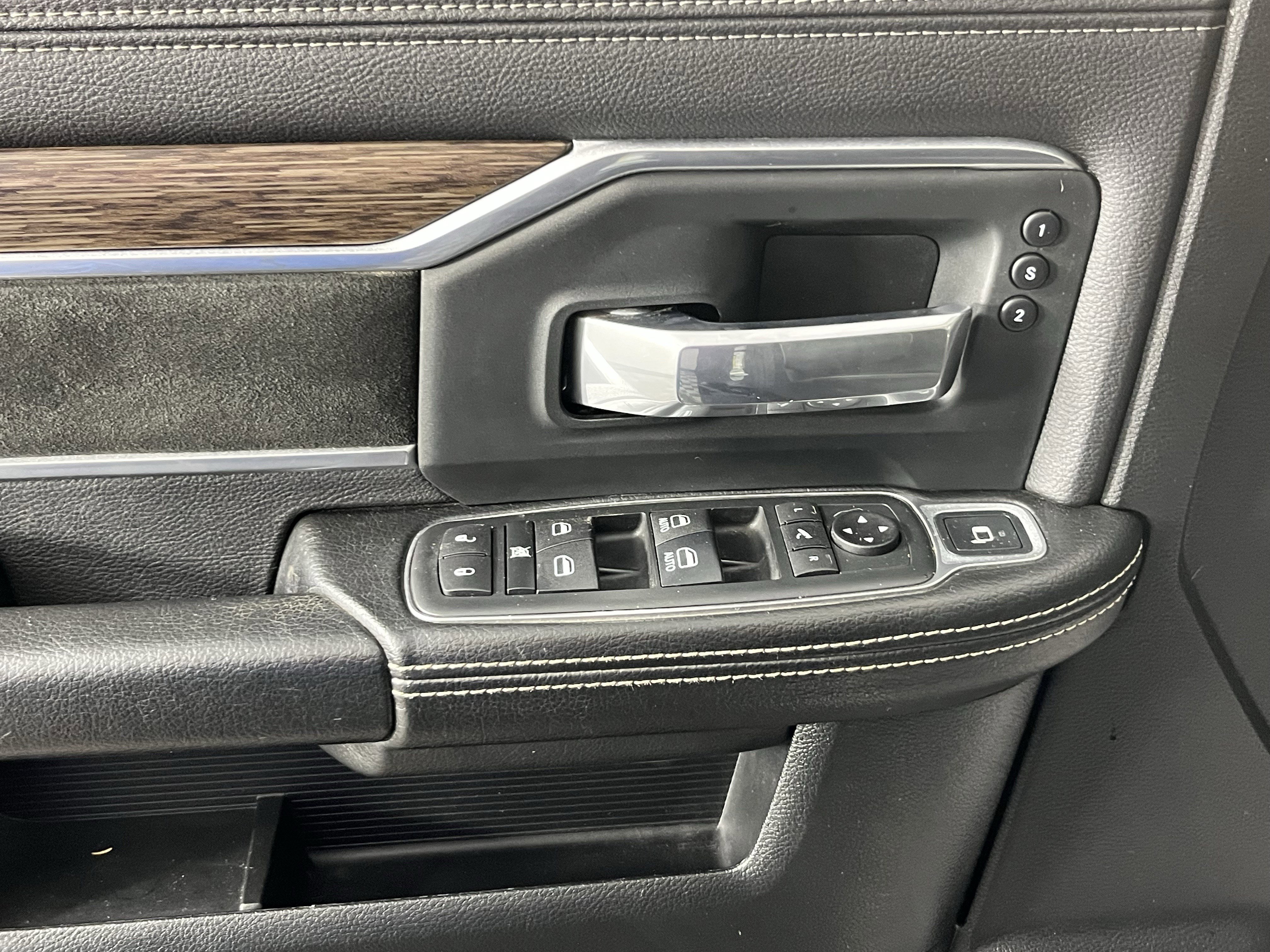 Used 2020 RAM 3500 Laramie image 17