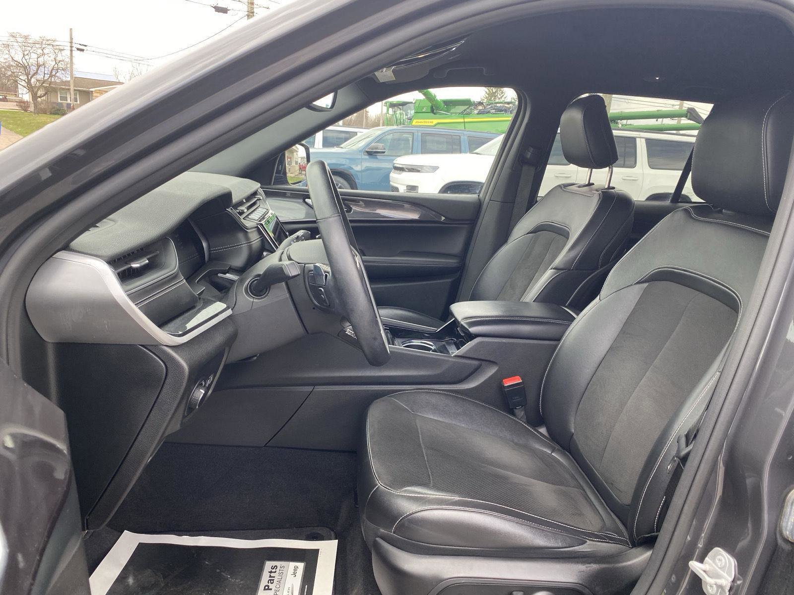 Used 2022 Jeep Grand Cherokee Altitude image 16